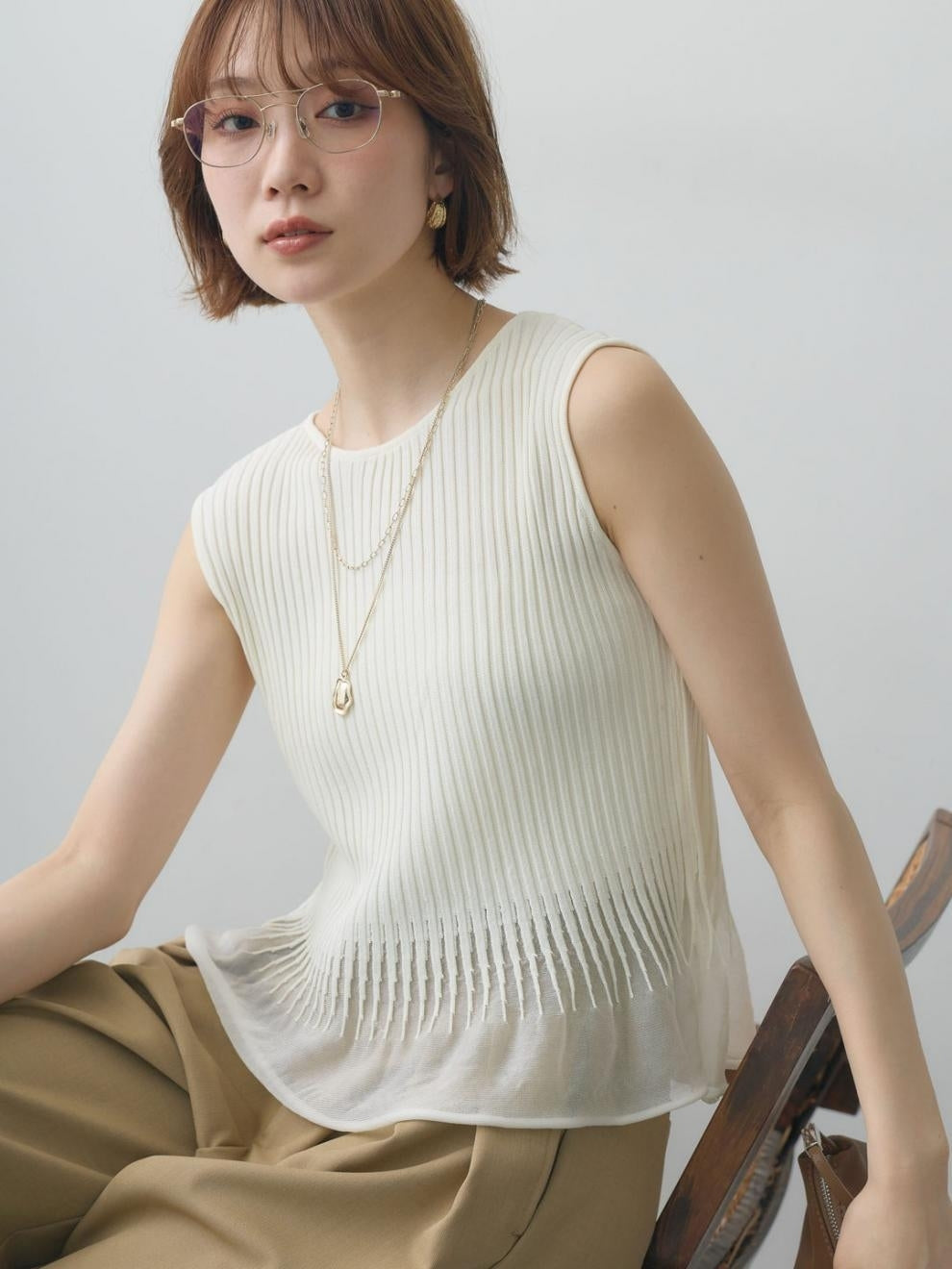 薄手スリム見えストレッチノースリーブニット