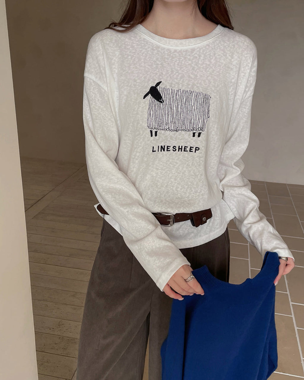 ヒツジ刺繍ロンT